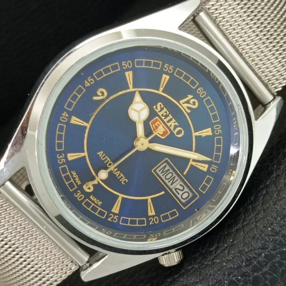Vintage 1972 Seiko Automatic Mens Silver Watch W/daydate & Blue accents